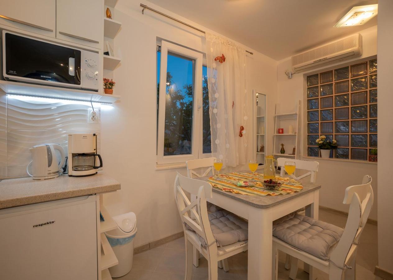 Apartman Karla Solin Exterior foto