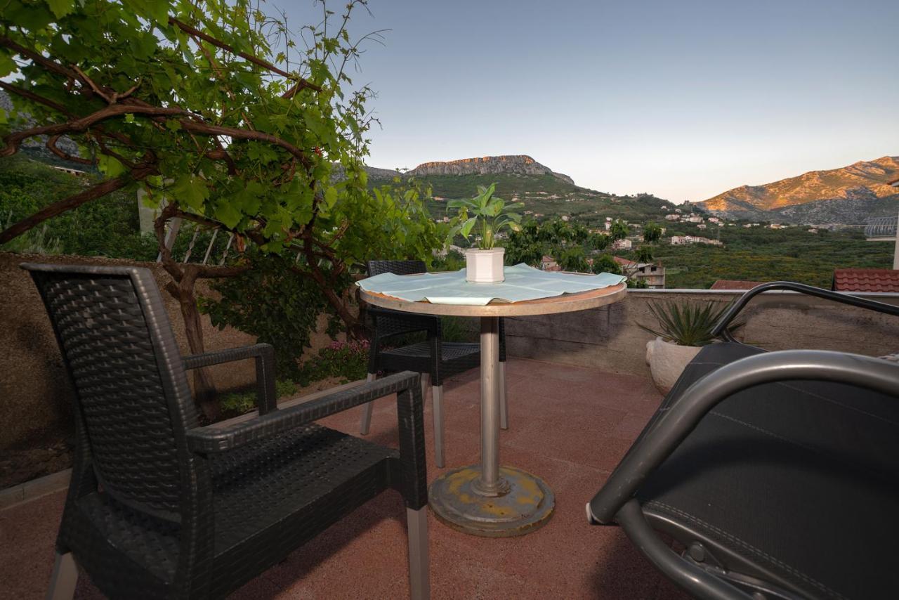 Apartman Karla Solin Exterior foto