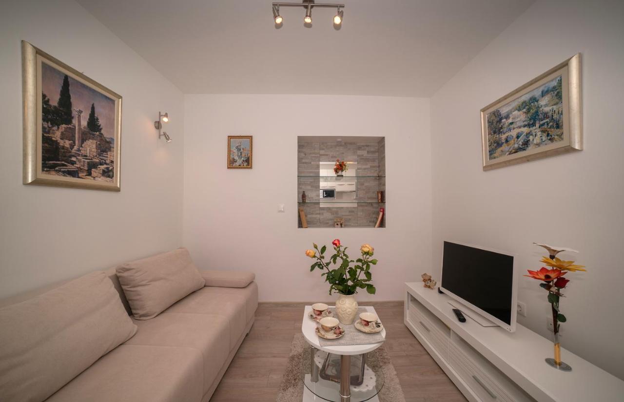 Apartman Karla Solin Exterior foto