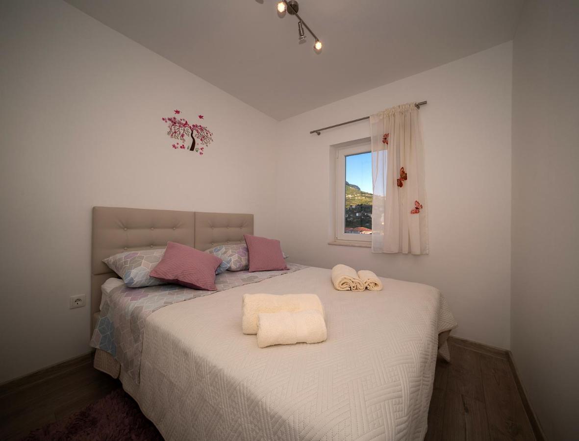 Apartman Karla Solin Exterior foto