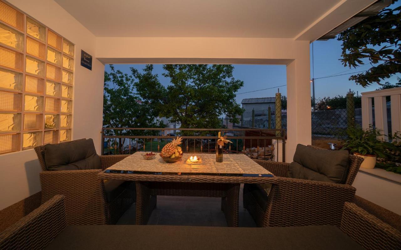 Apartman Karla Solin Exterior foto