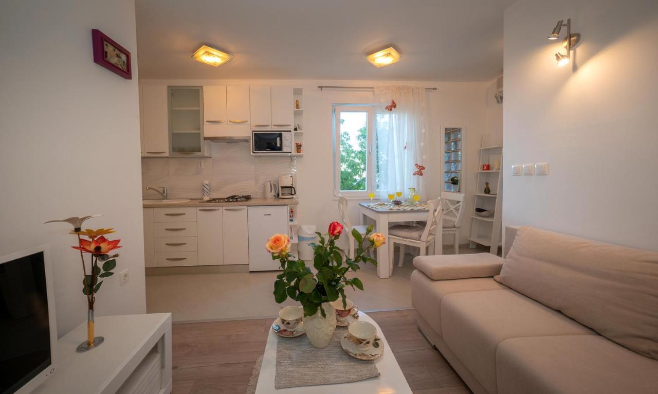 Apartman Karla Solin Exterior foto