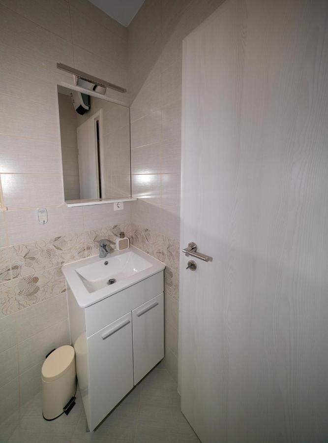 Apartman Karla Solin Exterior foto